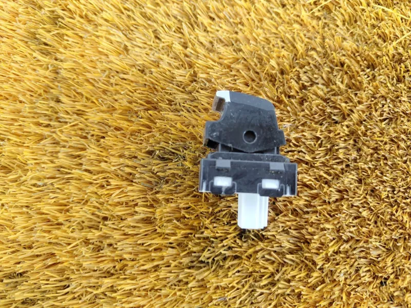 Кнопка стеклоподъемника