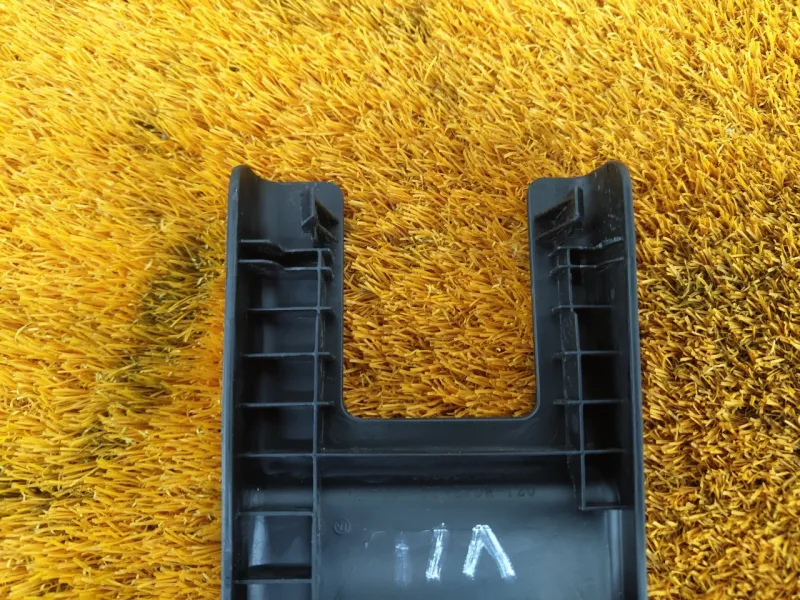 Заглушка крепления сиденья