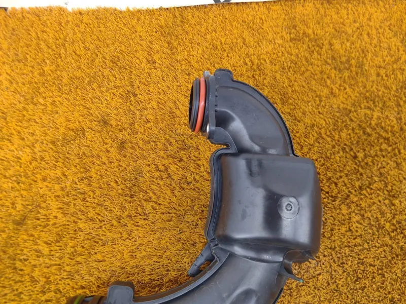 Патрубок воздушного фильтра