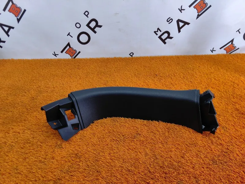 Обшивка двери багажника