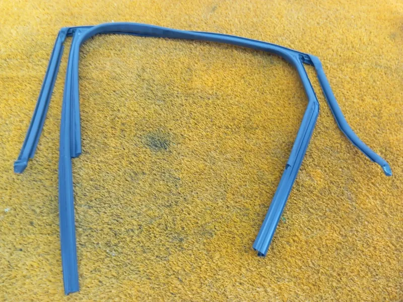 Уплотнитель стекла двери