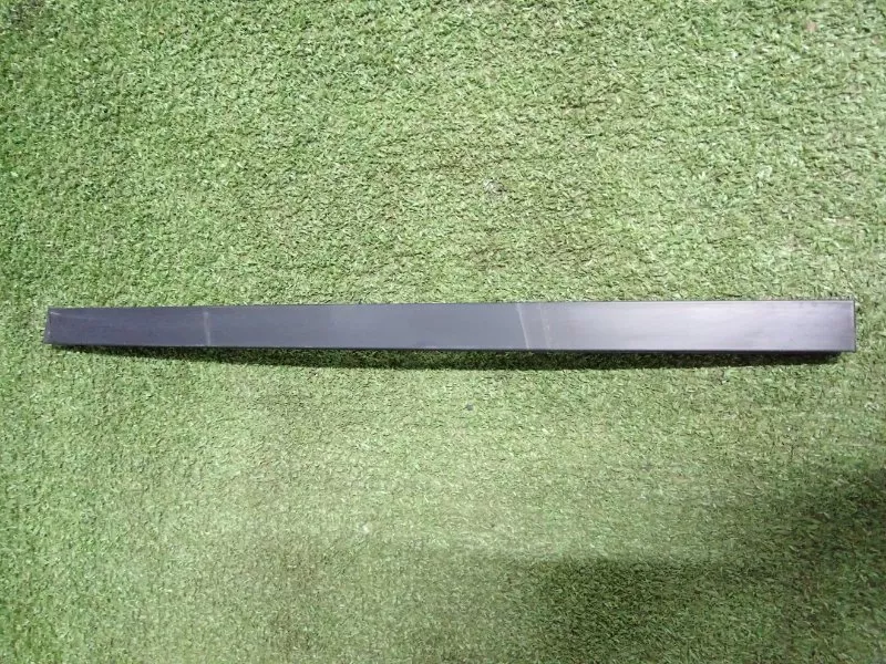 Направляющая стекла двери