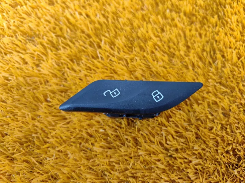 Кнопка центрального замка