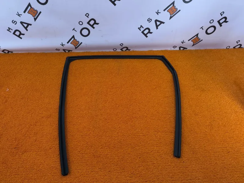 Уплотнитель стекла двери