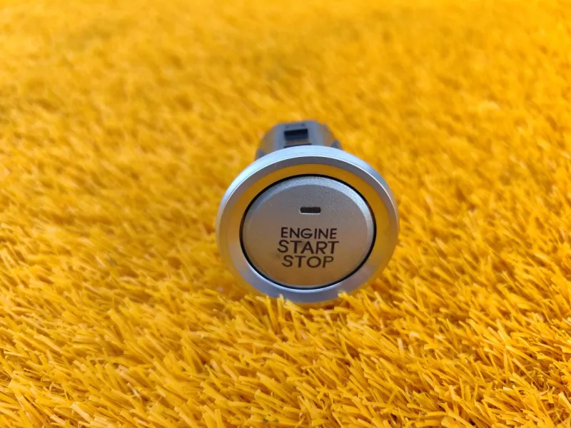 Кнопка запуска двигателя