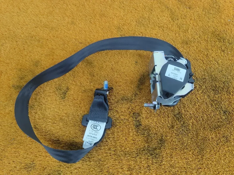 Ремень безопасности