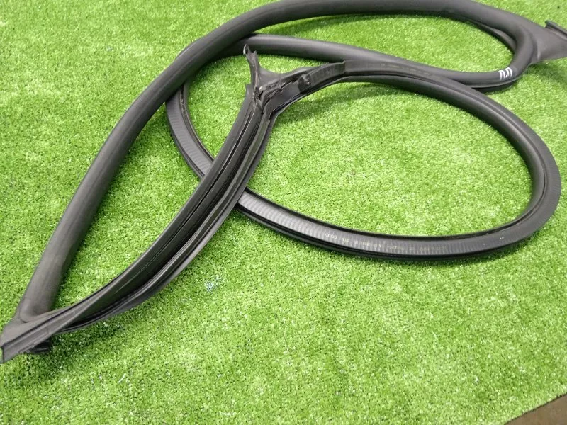 Уплотнитель двери