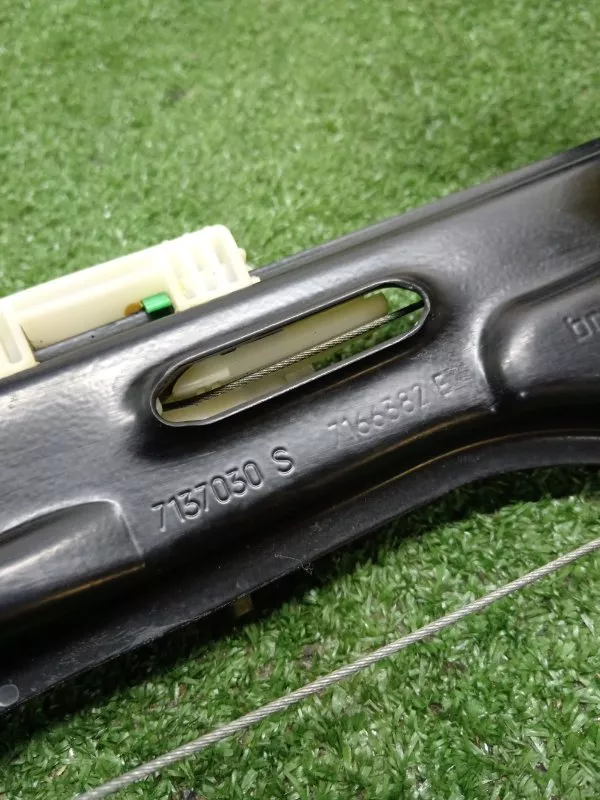 Стеклоподъемник BMW X5 2008 51357166382 E70, задний правый