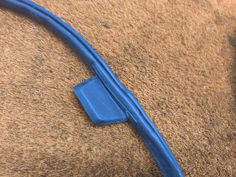 Уплотнитель двери