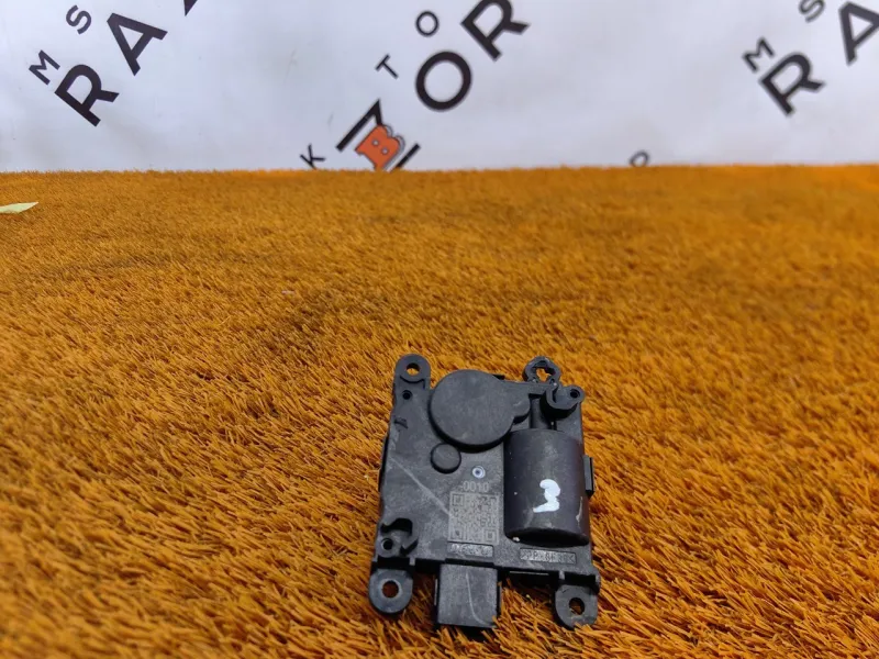 Сервопривод заслонок печки