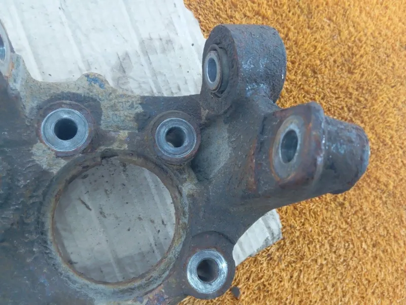 Кулак поворотный