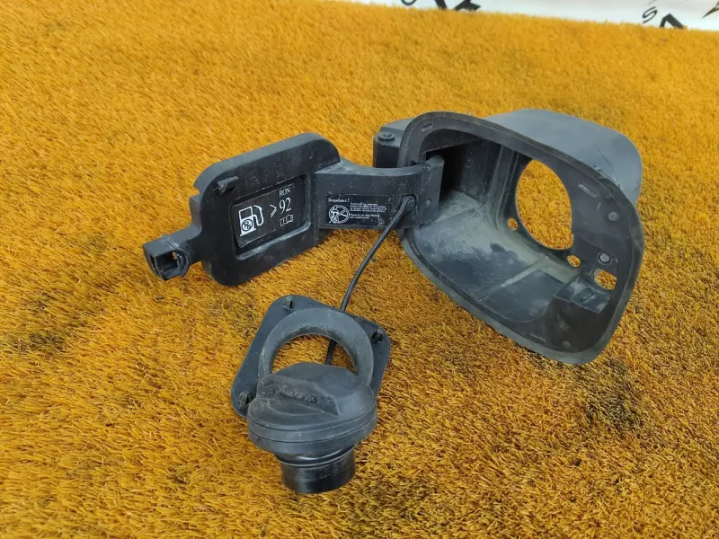 Лючок топливного бака