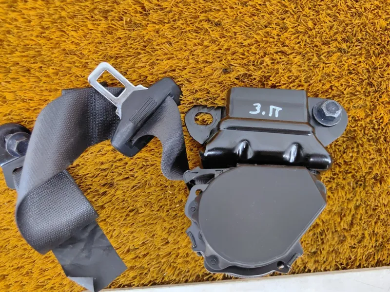 Ремень безопасности