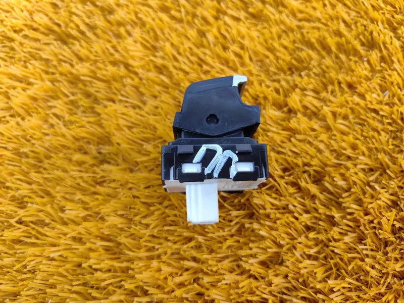 Кнопка стеклоподъемника