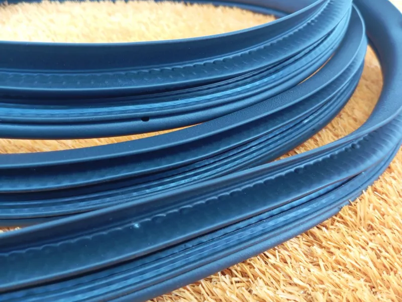 Уплотнитель проема двери