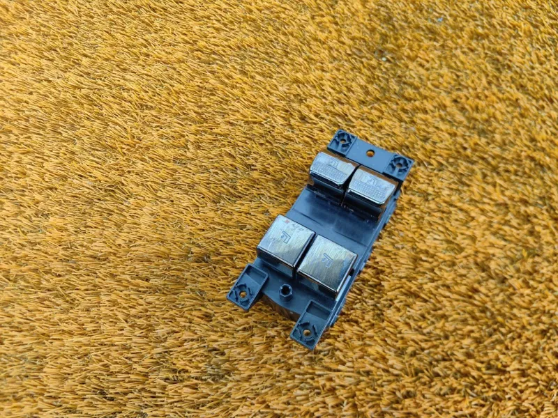 Кнопка регулировки сиденья