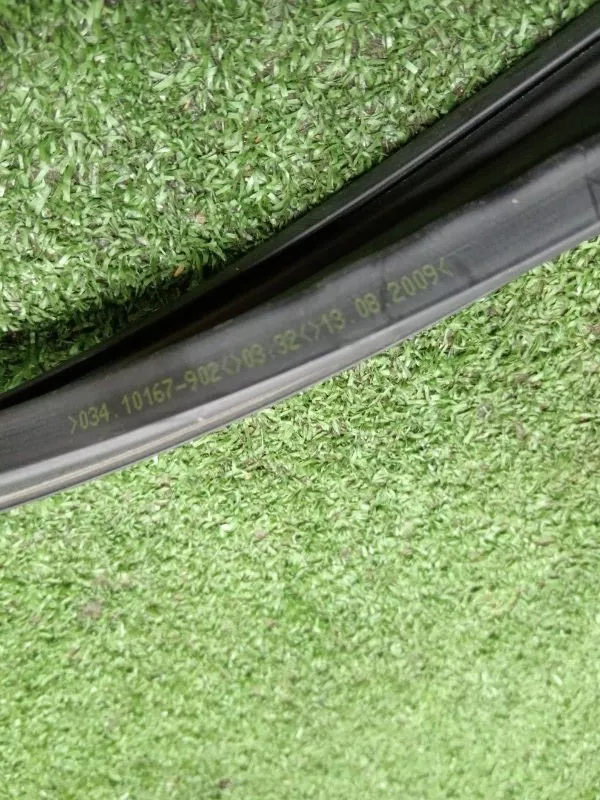 Уплотнитель стекла двери