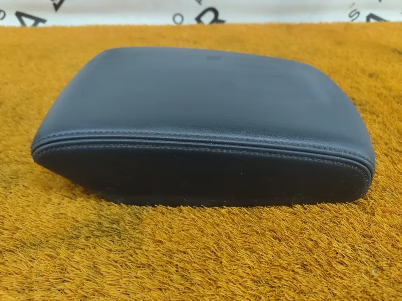 Подлокотник