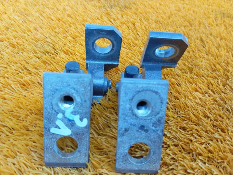 Петля двери