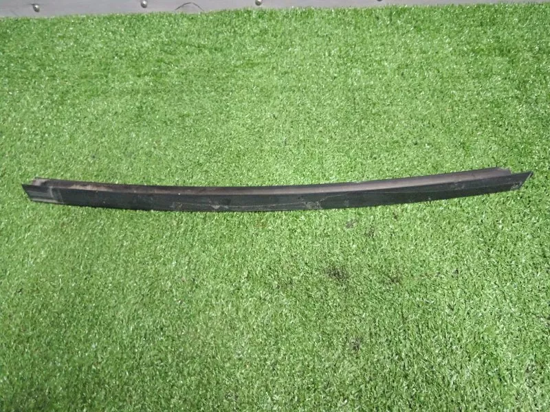 Направляющая стекла двери