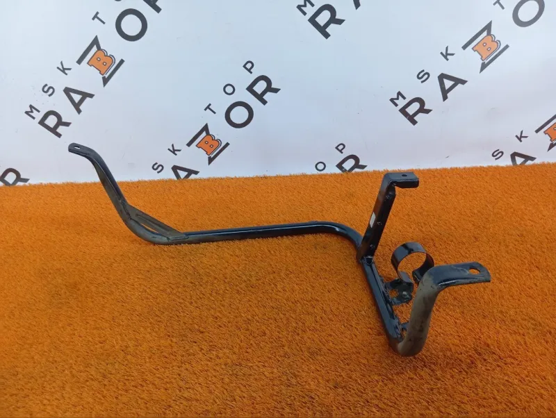 Крепление топливного бака