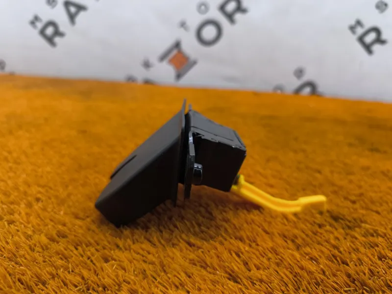 Замок багажника