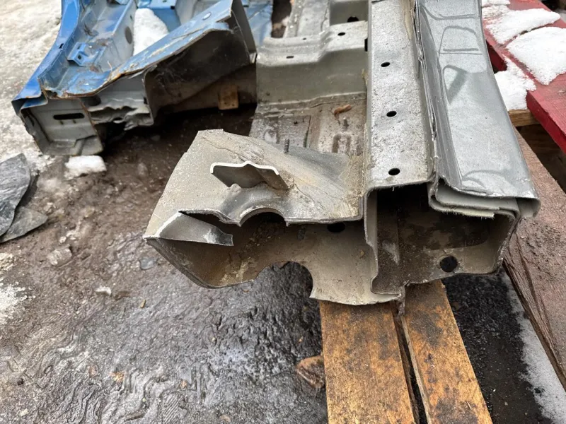 Порог с центральной стойкой