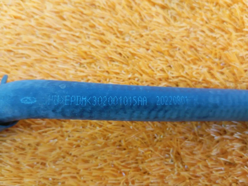 Патрубок системы охлаждения