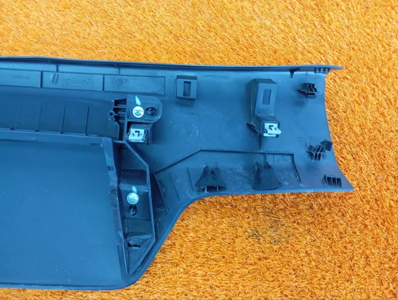 Обшивка двери багажника