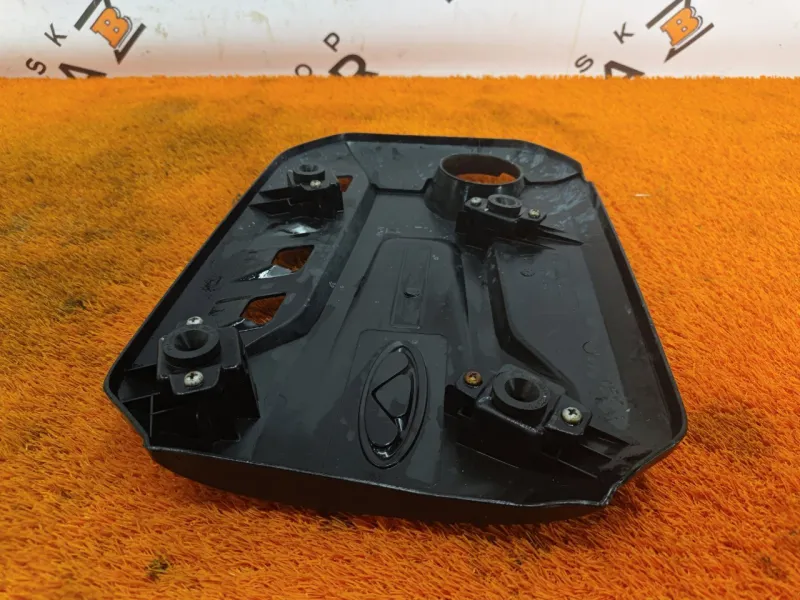 Декоративная крышка двигателя