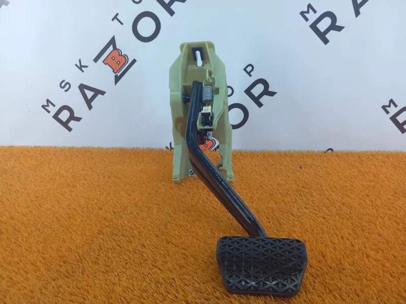 Педаль тормоза