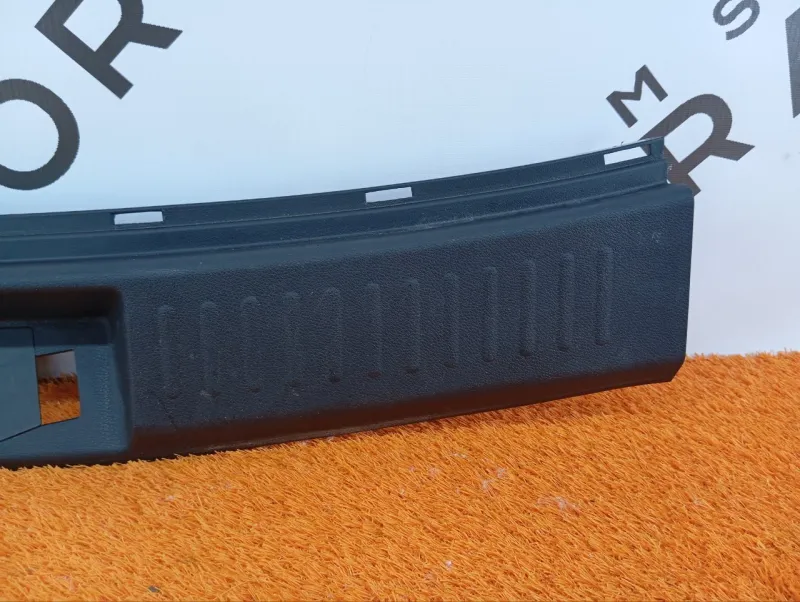 Накладка замка багажника