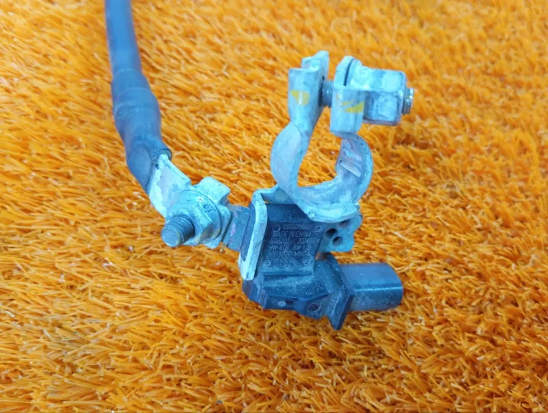 Клемма аккумулятора