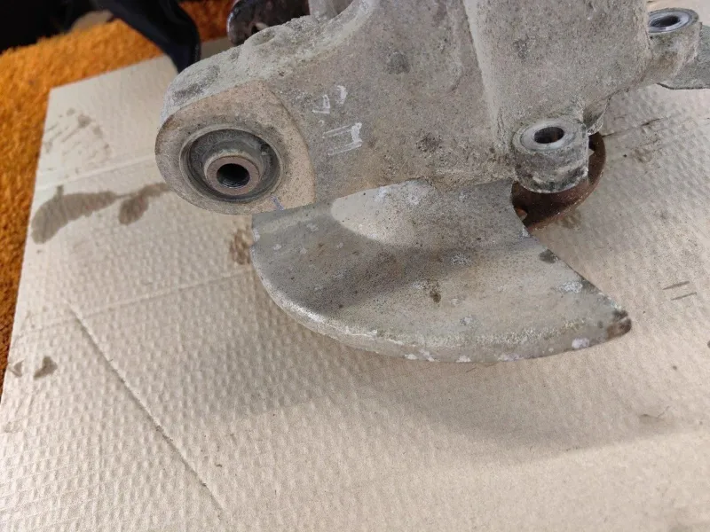 Кулак поворотный