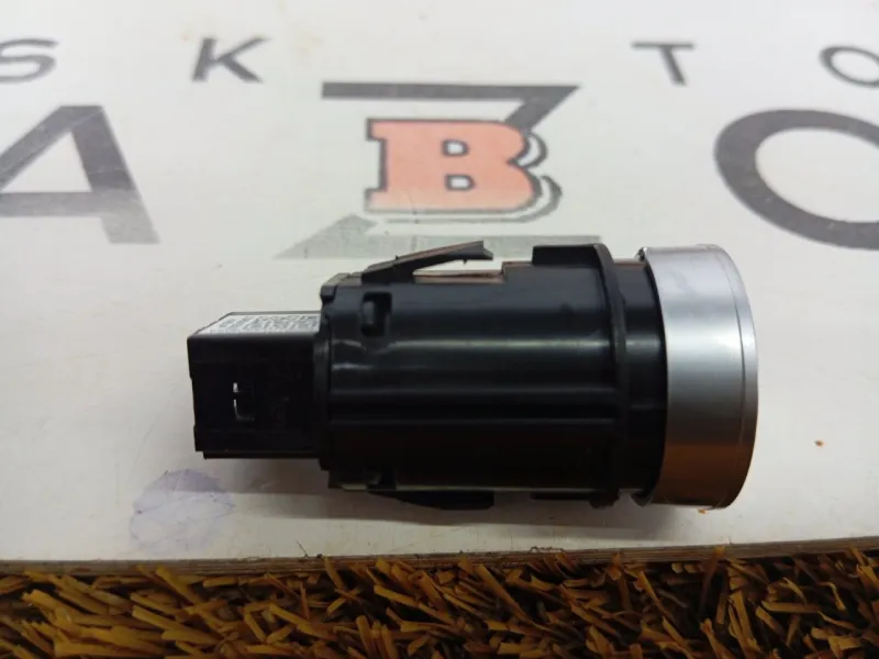 Кнопка запуска двигателя