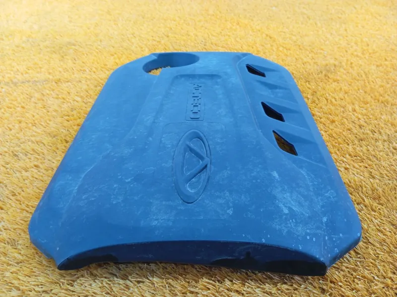 Декоративная крышка двигателя