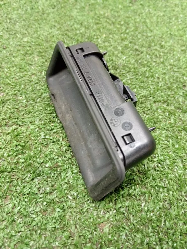 Кнопка открывания багажника