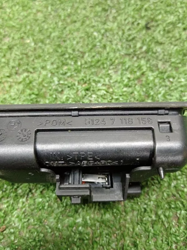 Кнопка открывания багажника