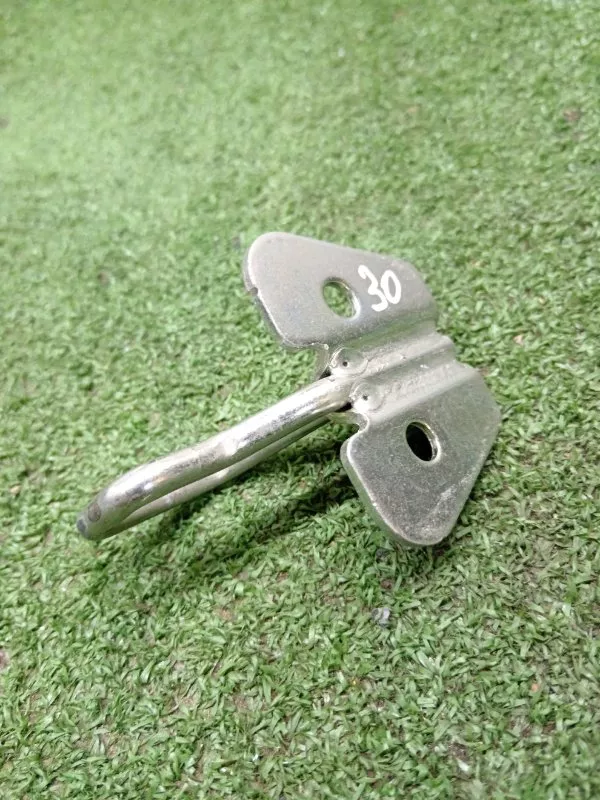 Ответная часть замка багажника