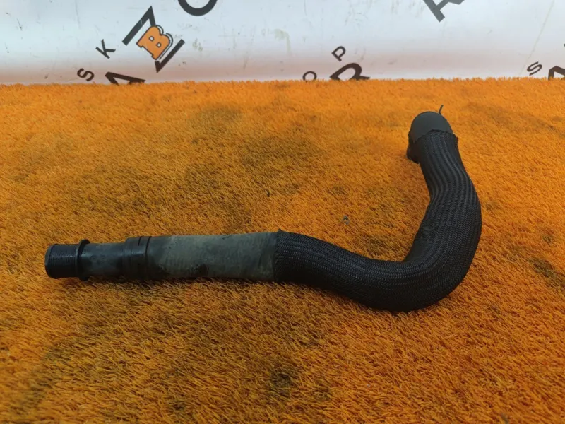 Патрубок радиатора