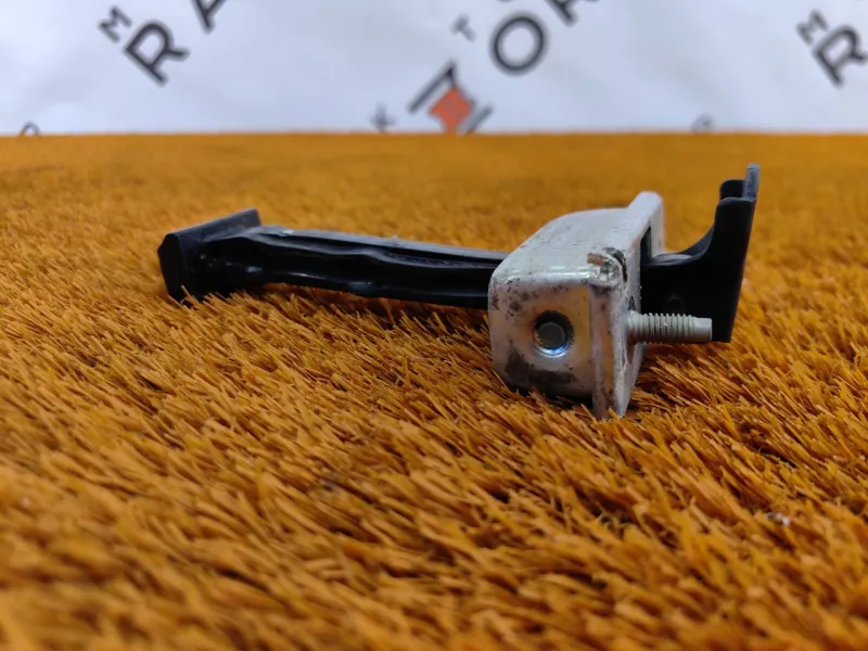 Ограничитель двери