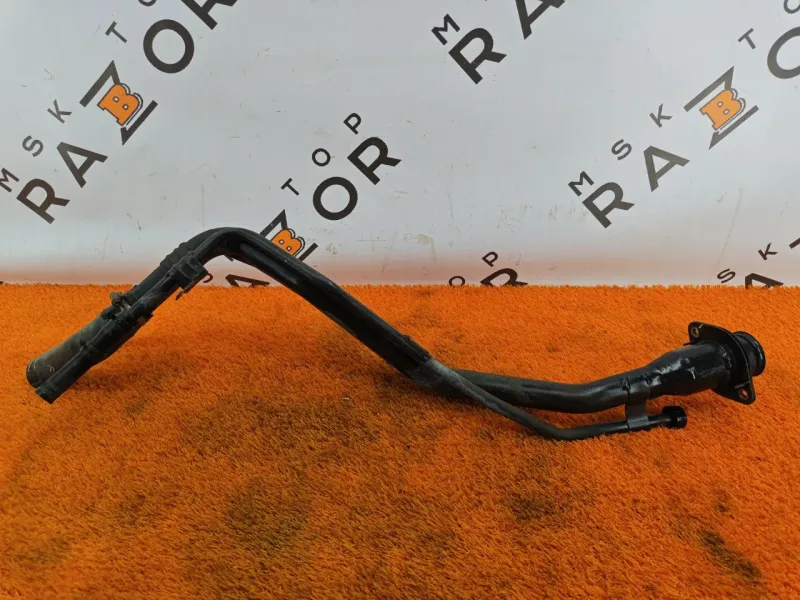 Горловина топливного бака