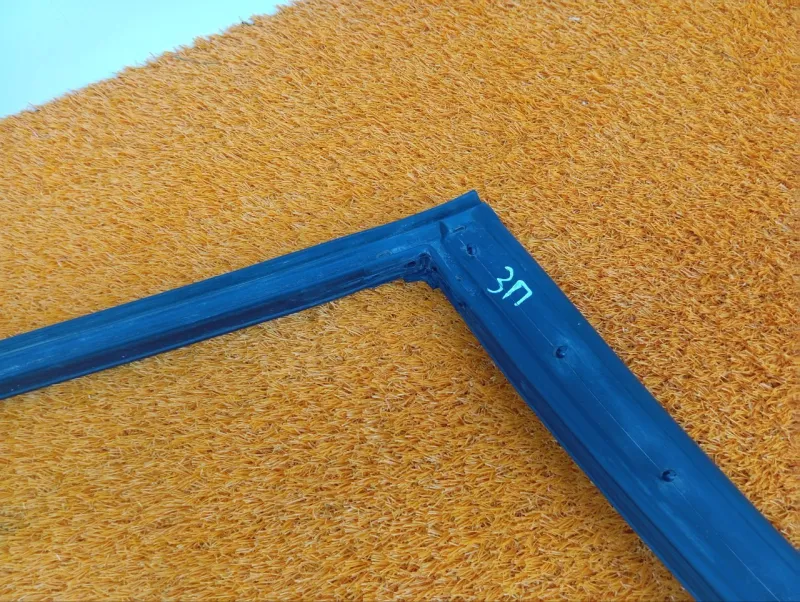 Уплотнитель двери