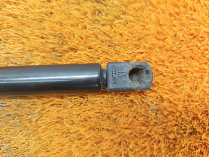 Амортизатор багажника