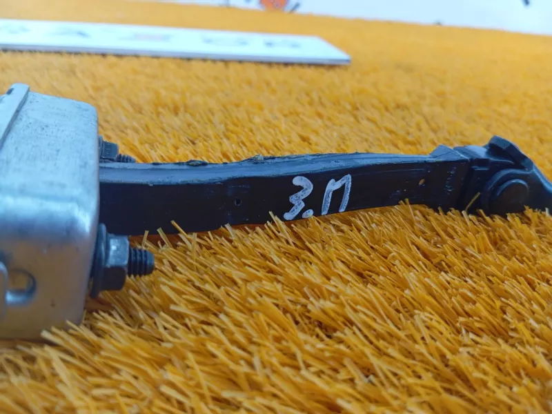 Ограничитель двери