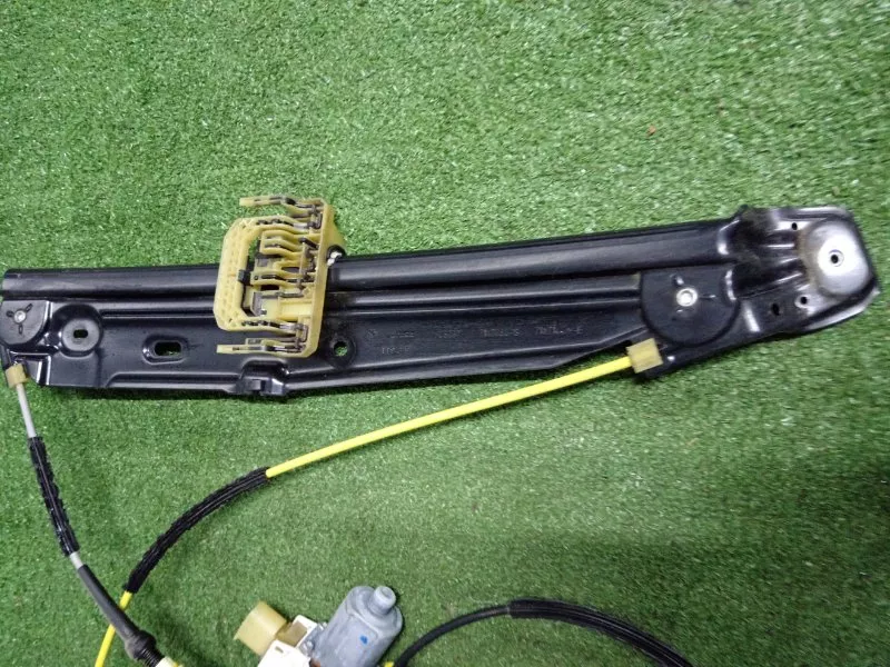 Стеклоподъемник BMW 7-Series 2009 51337182106 F01, передний правый