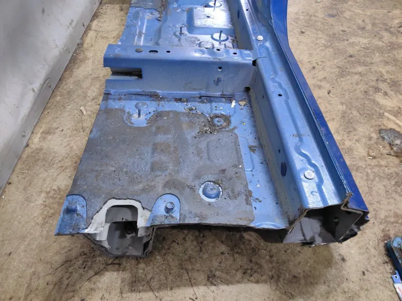 Порог с центральной стойкой