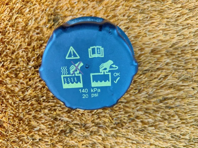 Крышка расширительного бачка