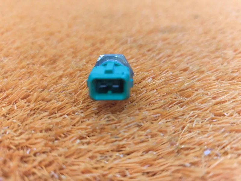 Датчик температуры охлаждающей жидкости