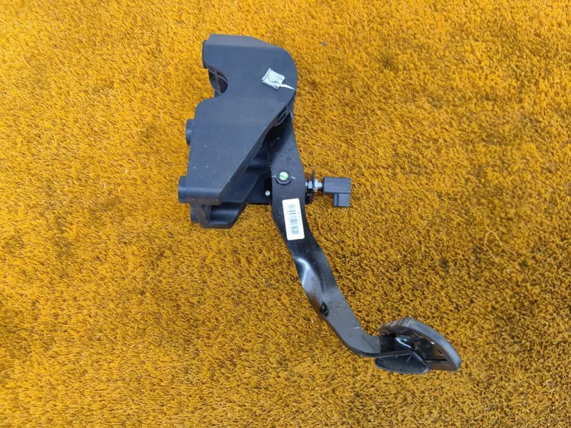 Педаль тормоза